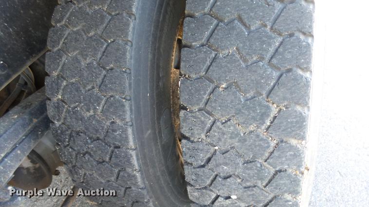 image for item DE7257 2001 Sterling LT7501 dump truck