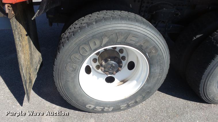 image for item DE7257 2001 Sterling LT7501 dump truck