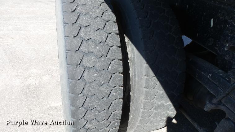 image for item DE7257 2001 Sterling LT7501 dump truck