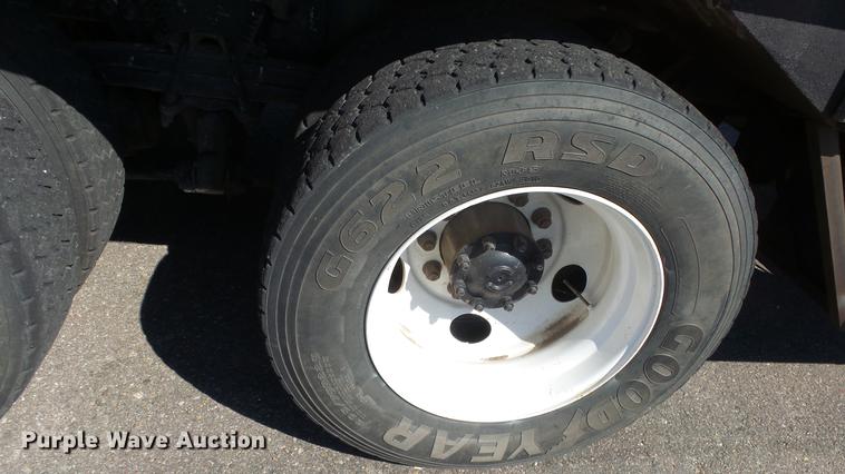 image for item DE7257 2001 Sterling LT7501 dump truck