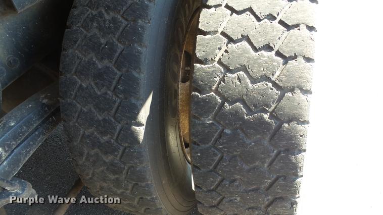 image for item DE7257 2001 Sterling LT7501 dump truck