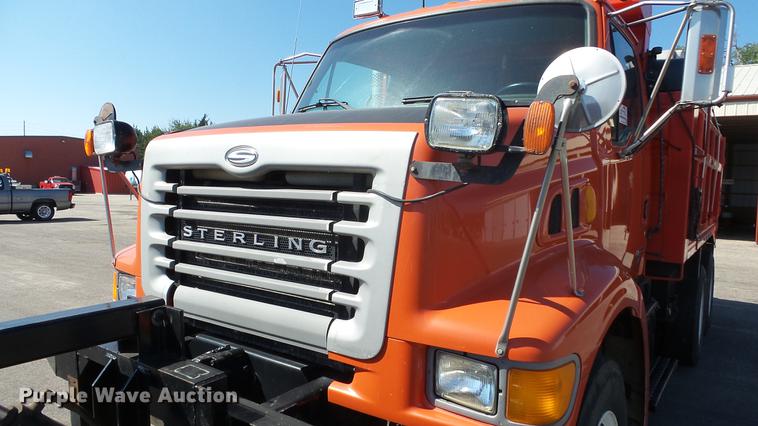 image for item DE7257 2001 Sterling LT7501 dump truck