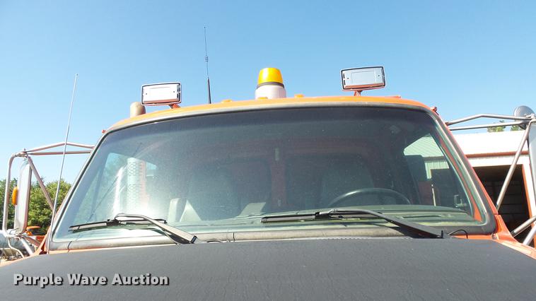 image for item DE7257 2001 Sterling LT7501 dump truck