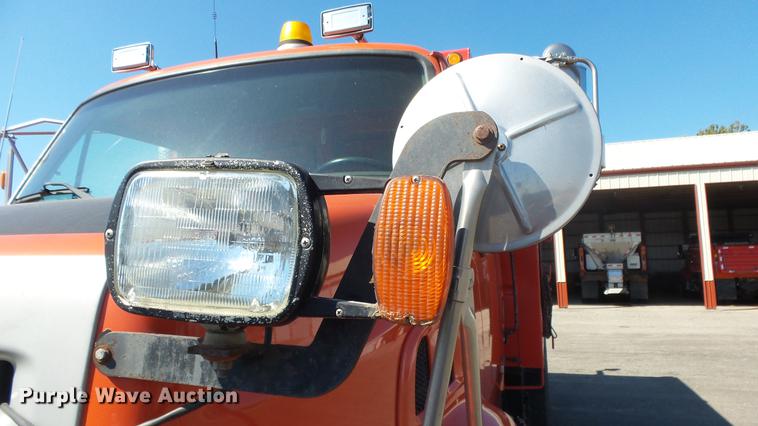 image for item DE7257 2001 Sterling LT7501 dump truck