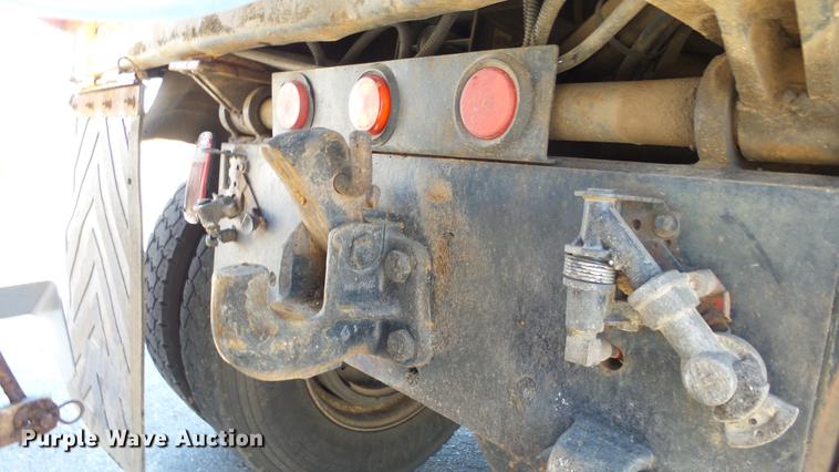 image for item DE7257 2001 Sterling LT7501 dump truck