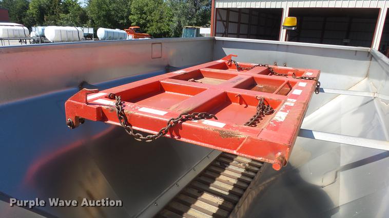 image for item DE7257 2001 Sterling LT7501 dump truck