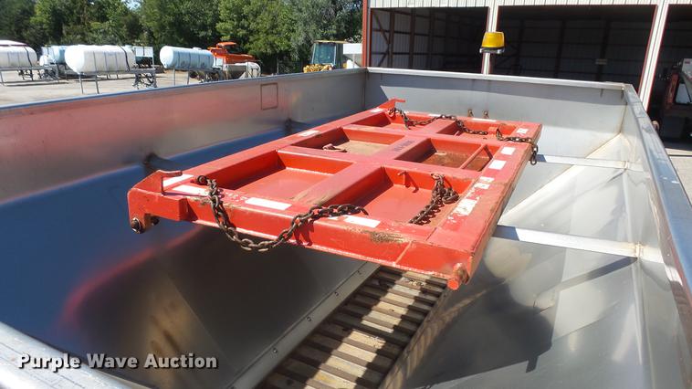 image for item DE7257 2001 Sterling LT7501 dump truck