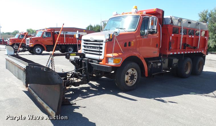 image for item DE7258 2001 Sterling LT7501 dump truck