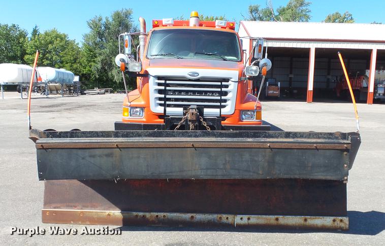 image for item DE7258 2001 Sterling LT7501 dump truck