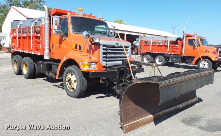 image for item DE7258 2001 Sterling LT7501 dump truck