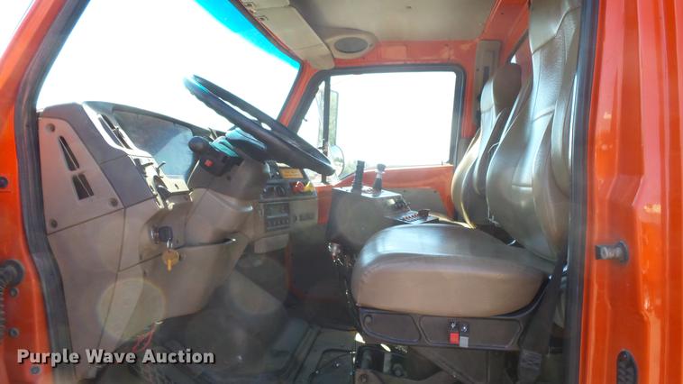 image for item DE7258 2001 Sterling LT7501 dump truck