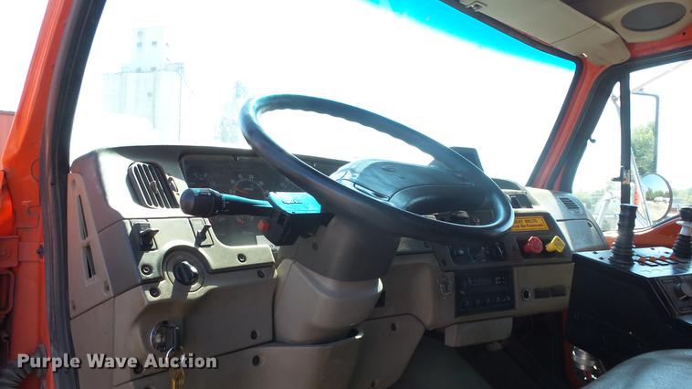 image for item DE7258 2001 Sterling LT7501 dump truck