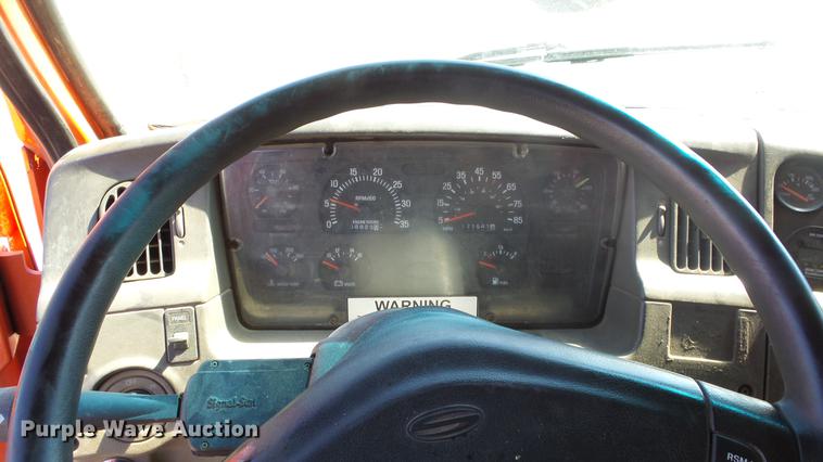 image for item DE7258 2001 Sterling LT7501 dump truck