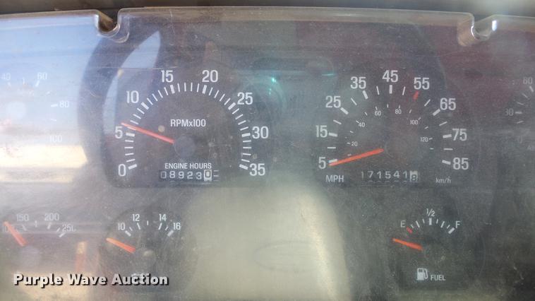 image for item DE7258 2001 Sterling LT7501 dump truck