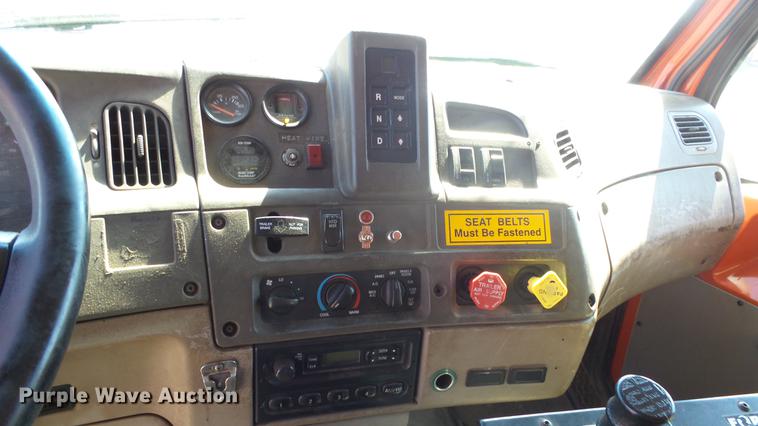 image for item DE7258 2001 Sterling LT7501 dump truck