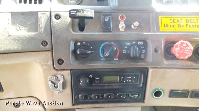 image for item DE7258 2001 Sterling LT7501 dump truck