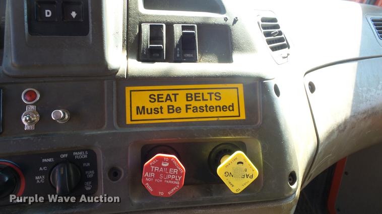 image for item DE7258 2001 Sterling LT7501 dump truck