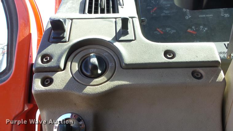 image for item DE7258 2001 Sterling LT7501 dump truck