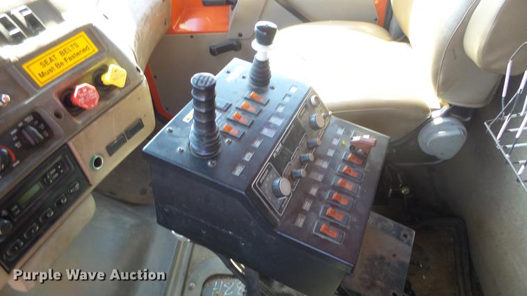 image for item DE7258 2001 Sterling LT7501 dump truck