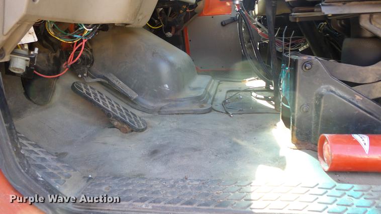 image for item DE7258 2001 Sterling LT7501 dump truck