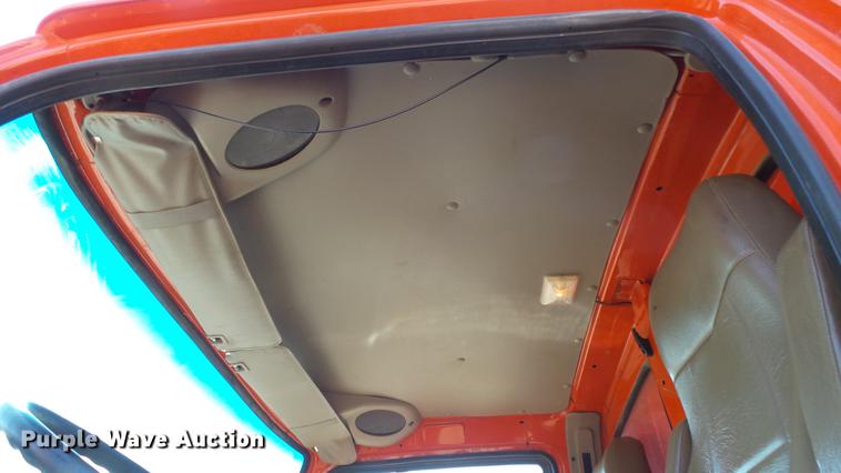 image for item DE7258 2001 Sterling LT7501 dump truck