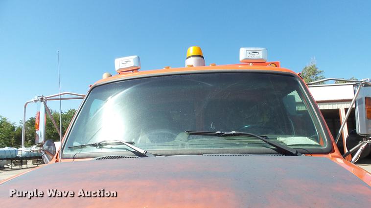 image for item DE7258 2001 Sterling LT7501 dump truck