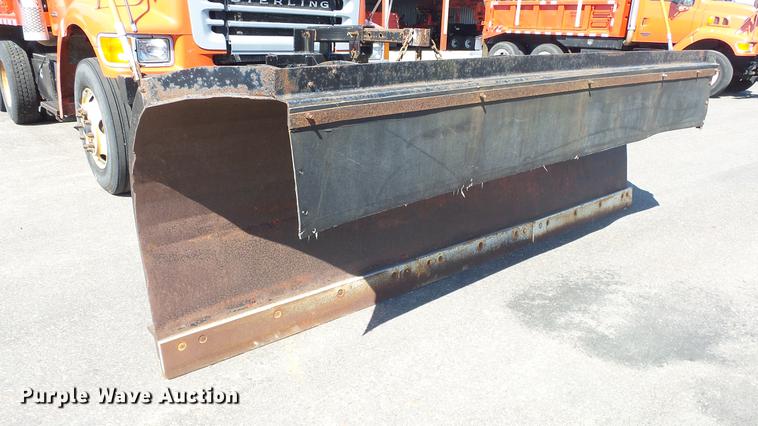 image for item DE7258 2001 Sterling LT7501 dump truck