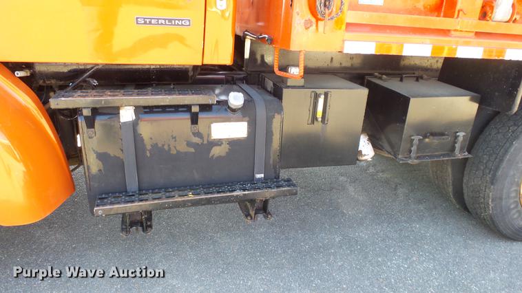 image for item DE7258 2001 Sterling LT7501 dump truck