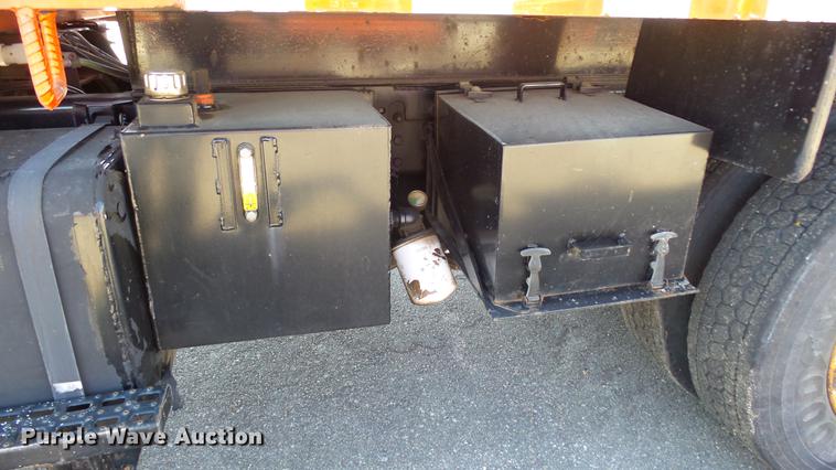 image for item DE7258 2001 Sterling LT7501 dump truck