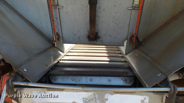 image for item DE7258 2001 Sterling LT7501 dump truck