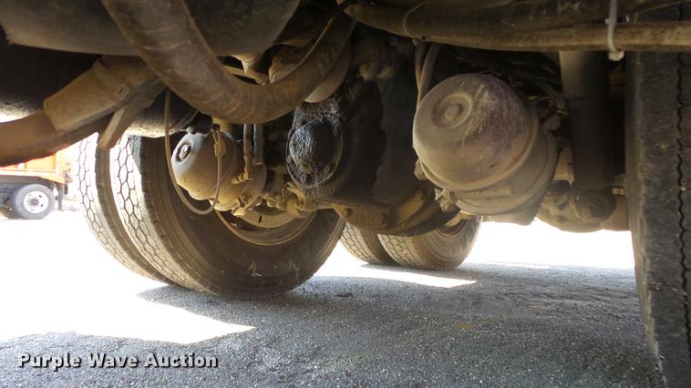 image for item DE7258 2001 Sterling LT7501 dump truck