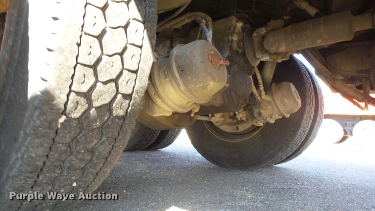 image for item DE7258 2001 Sterling LT7501 dump truck