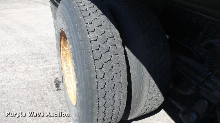 image for item DE7258 2001 Sterling LT7501 dump truck