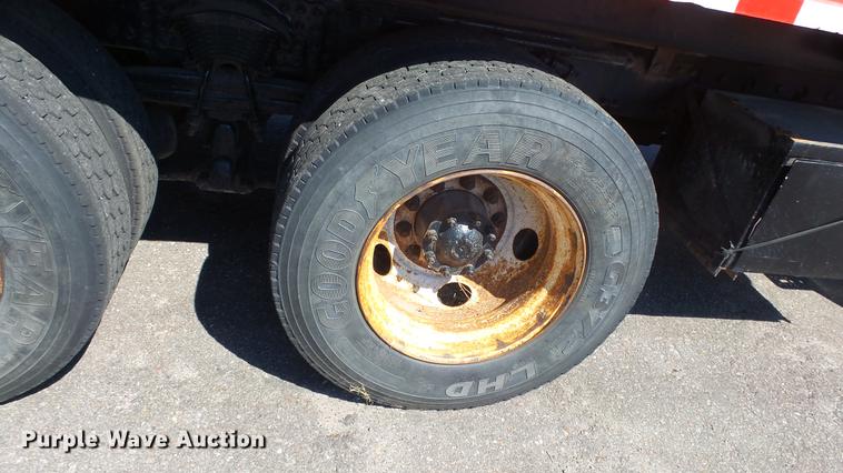 image for item DE7258 2001 Sterling LT7501 dump truck