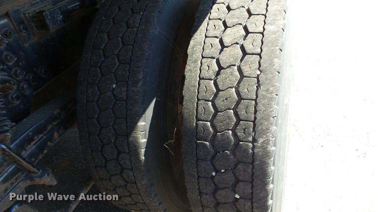 image for item DE7258 2001 Sterling LT7501 dump truck