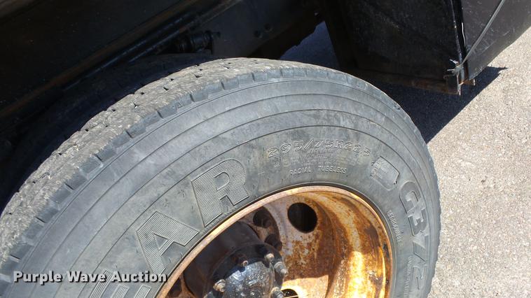 image for item DE7258 2001 Sterling LT7501 dump truck