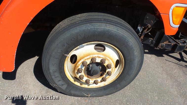 image for item DE7258 2001 Sterling LT7501 dump truck