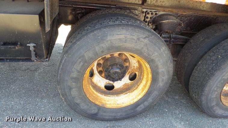 image for item DE7258 2001 Sterling LT7501 dump truck