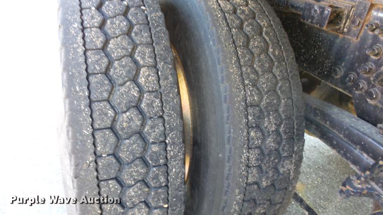 image for item DE7258 2001 Sterling LT7501 dump truck