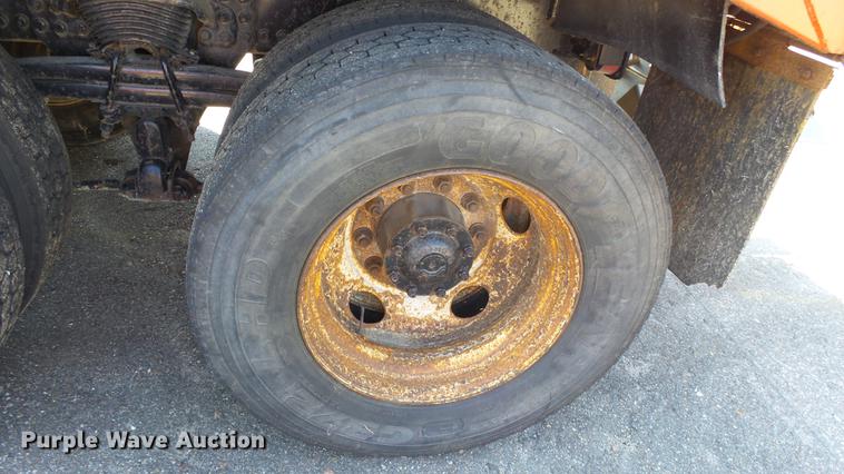 image for item DE7258 2001 Sterling LT7501 dump truck