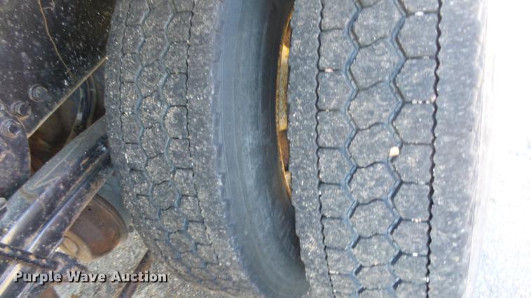 image for item DE7258 2001 Sterling LT7501 dump truck