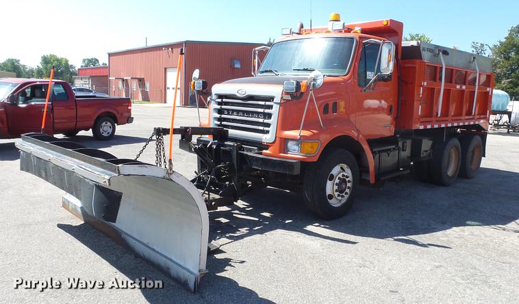image for item DE7259 2001 Sterling LT7501 dump truck