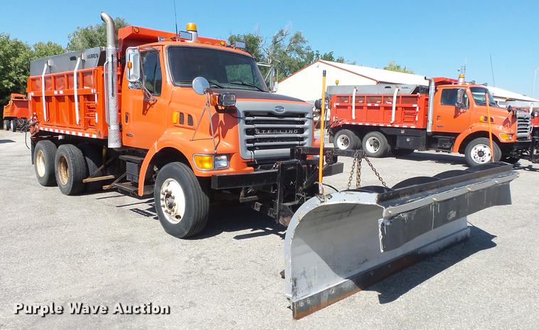 image for item DE7259 2001 Sterling LT7501 dump truck