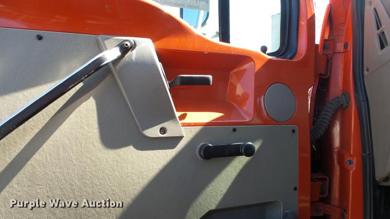 image for item DE7259 2001 Sterling LT7501 dump truck