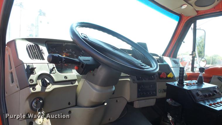 image for item DE7259 2001 Sterling LT7501 dump truck