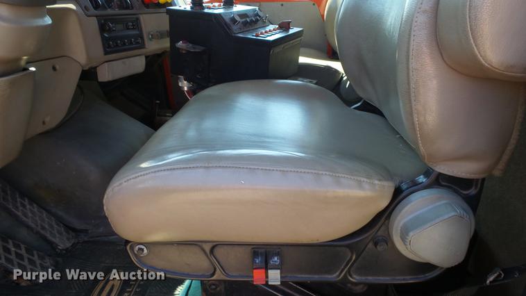 image for item DE7259 2001 Sterling LT7501 dump truck