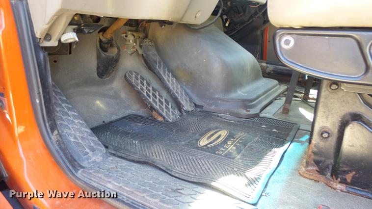 image for item DE7259 2001 Sterling LT7501 dump truck