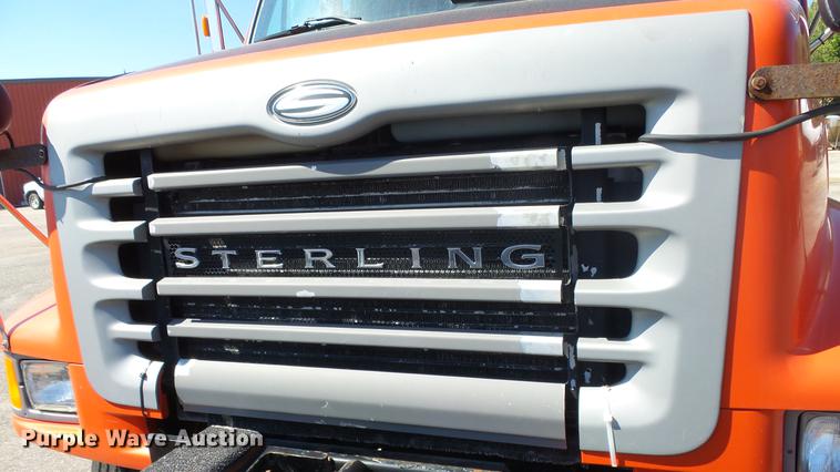 image for item DE7259 2001 Sterling LT7501 dump truck