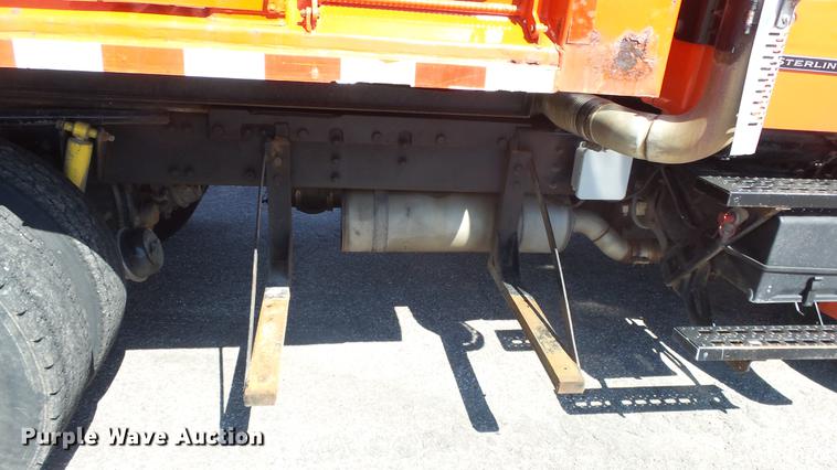 image for item DE7259 2001 Sterling LT7501 dump truck