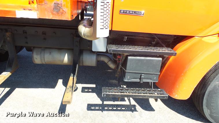 image for item DE7259 2001 Sterling LT7501 dump truck